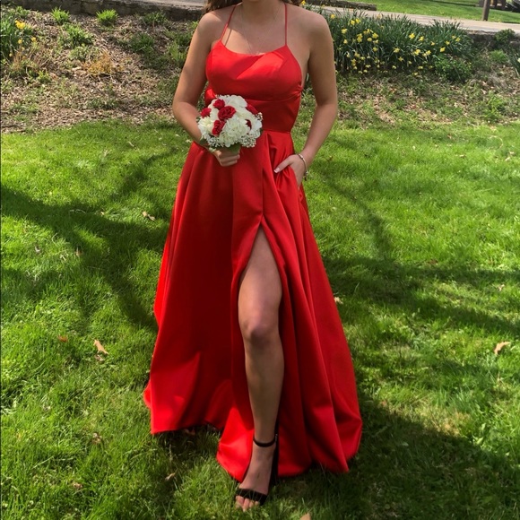 Red side split dress with pockets - Picture 2 of 5